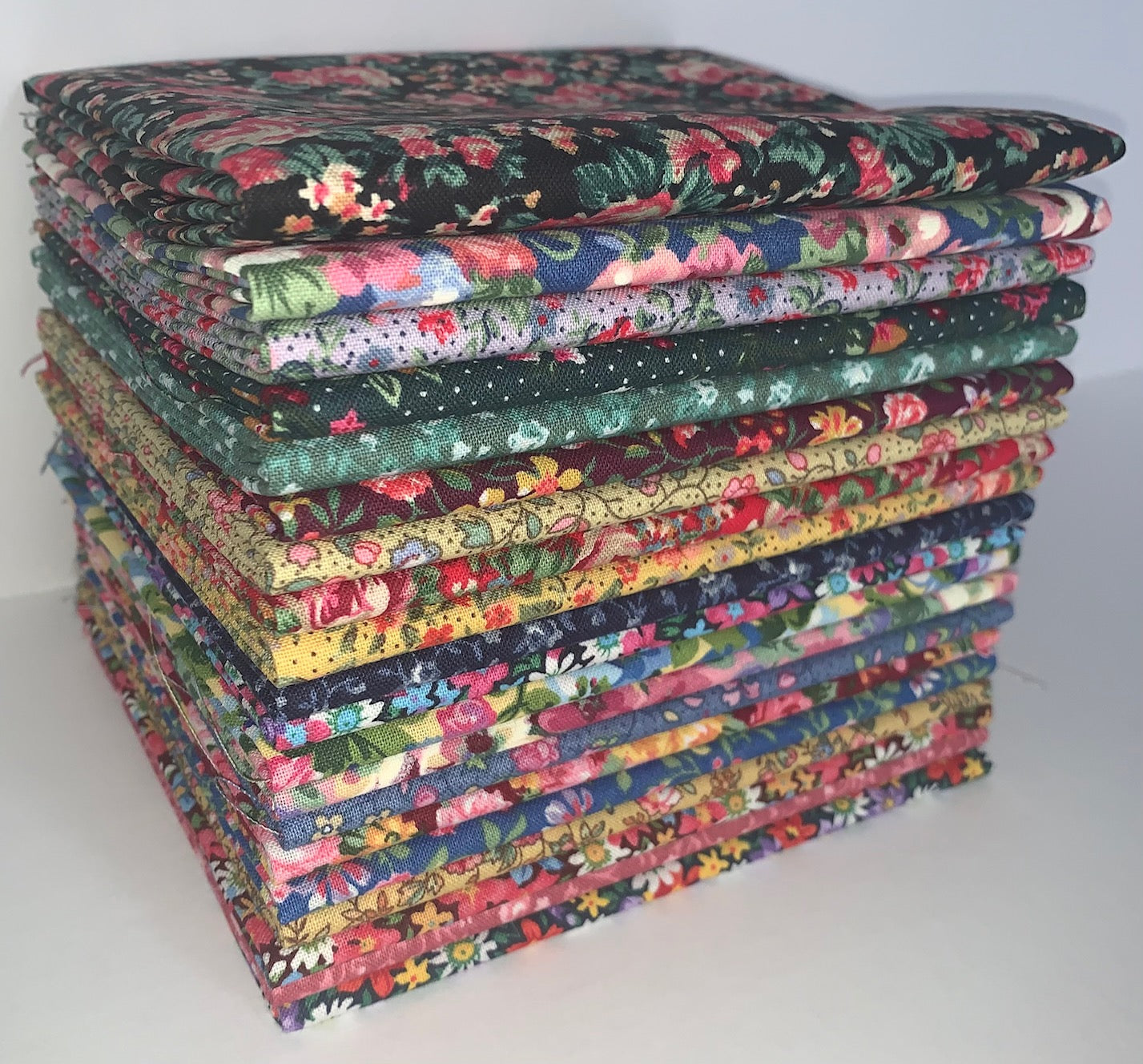 Quilters Florals Fat Quarter Bundle - 20 Fabrics, 20 Total Fat Quarters